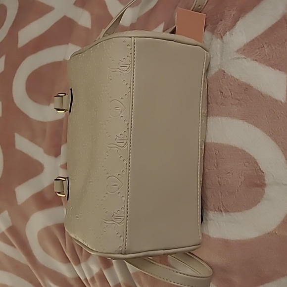 NWT Juicy Couture Fame Crossbody Satchel - Ivory Cream Angel Deboss - Picture 3 of 5